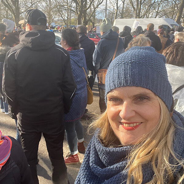 Jutta Büttner auf der Für-Demokratie-Demo in Heilbronn