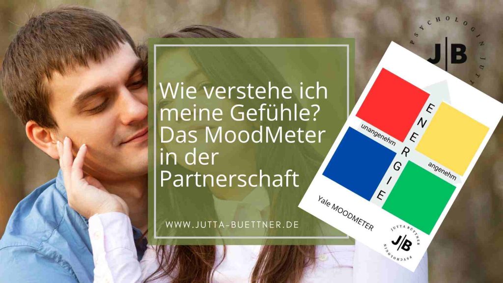 Ein Paar küsst sich im Hintergrund. Vorne siehst du den MoodMeter.