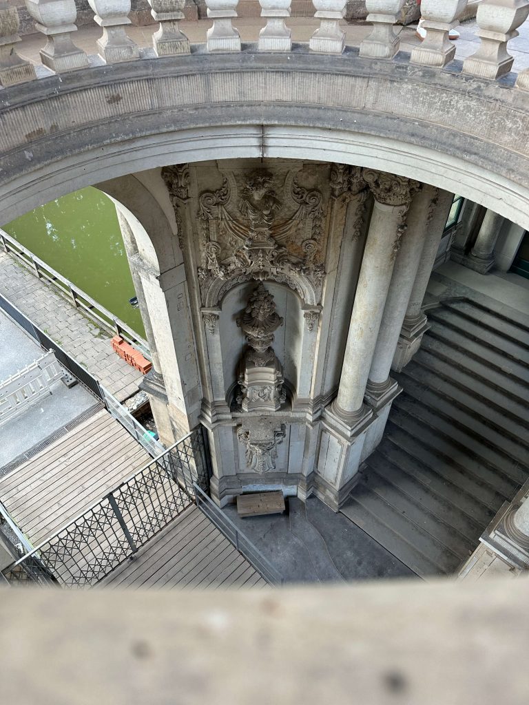 Blick auf ein Treppenhaus