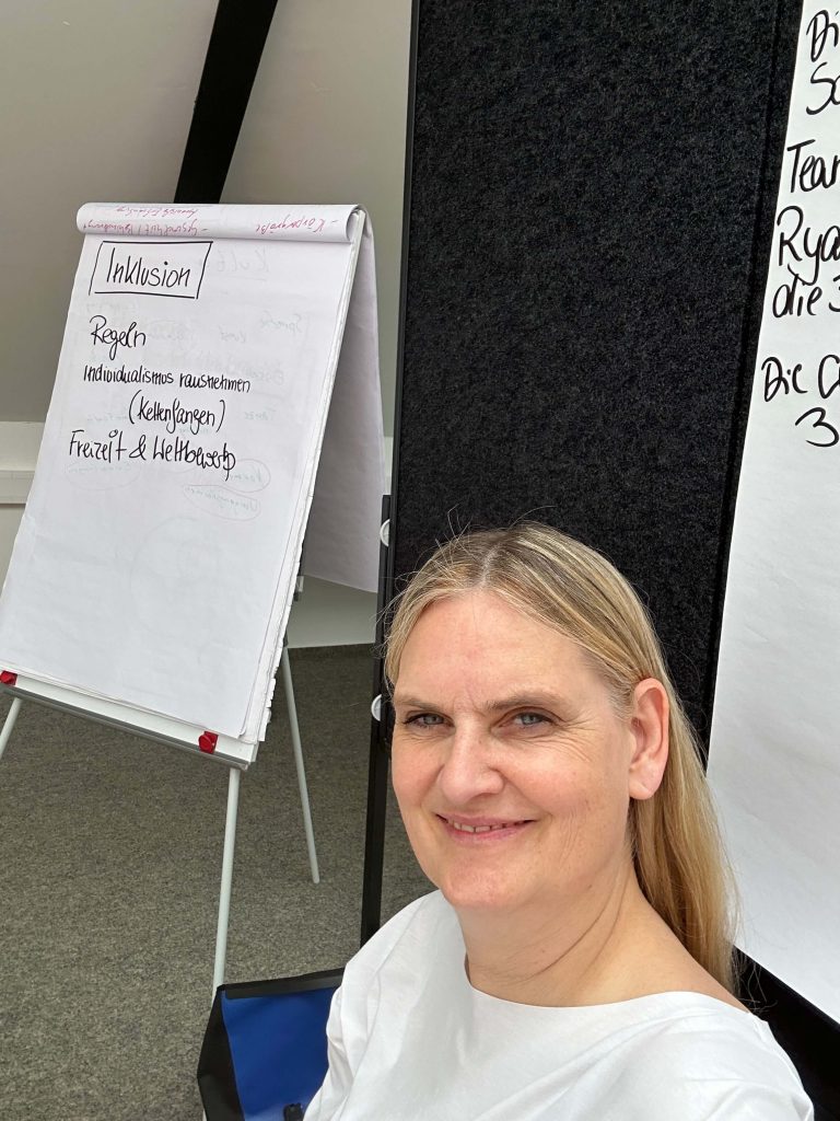 Jutta Büttner am Flipchart