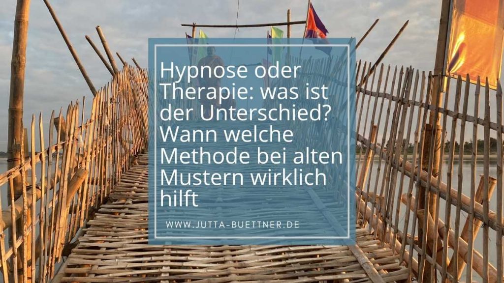 Brücke in Kambodscha, die aus Bambus besteht und jedes Jahr neu aufgebaut wird.